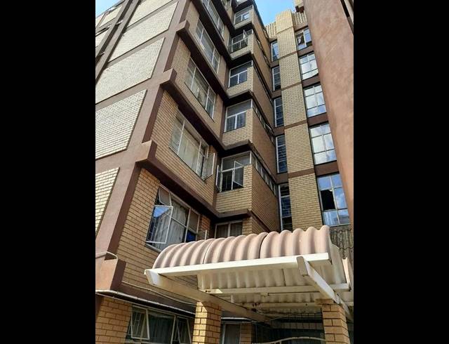 5 BEDROOM APARTMENT FOR SALE IN SUNNYSIDE
